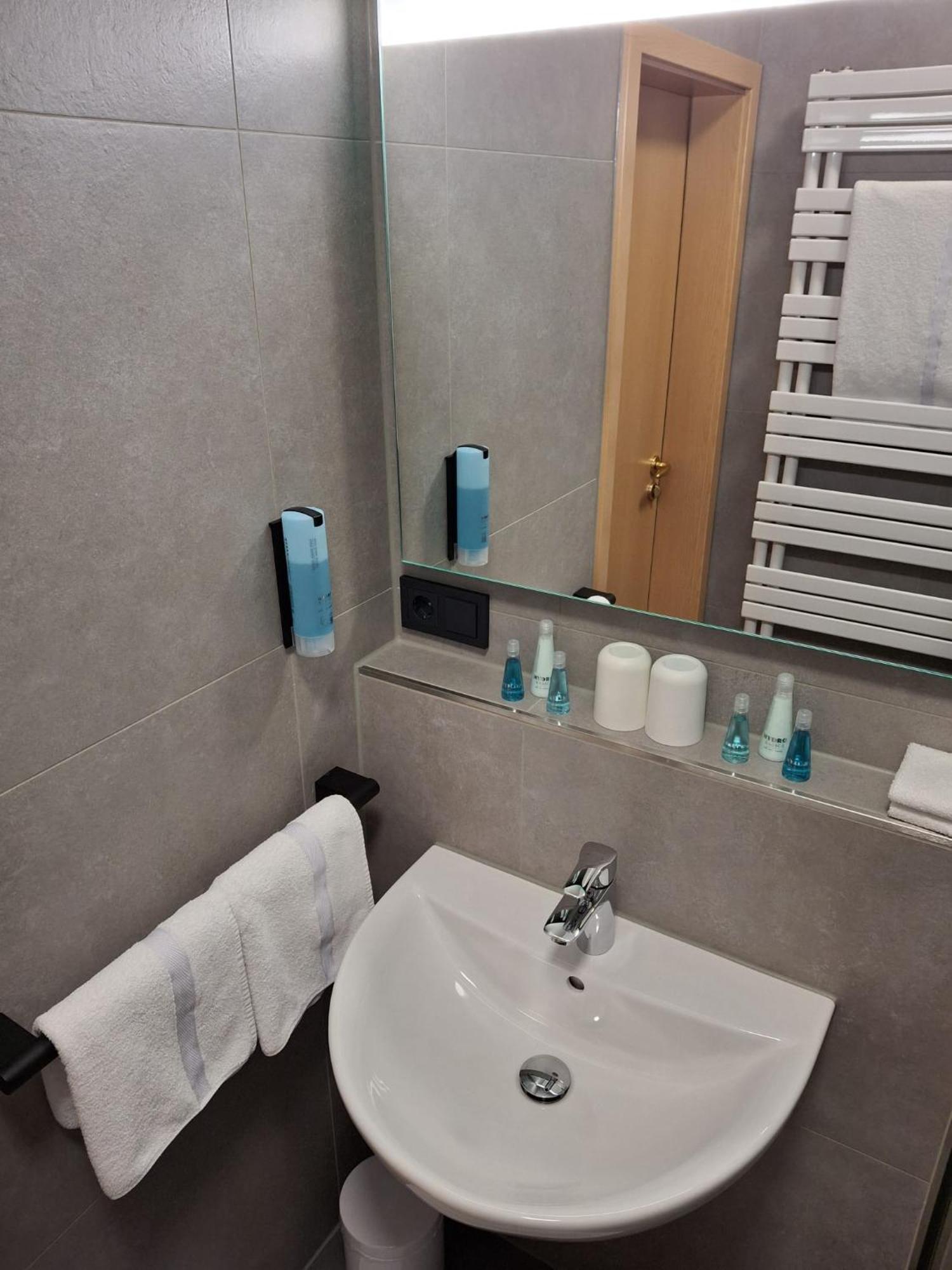 Hotel Am Hardtsee Ubstadt-Weiher 外观 照片